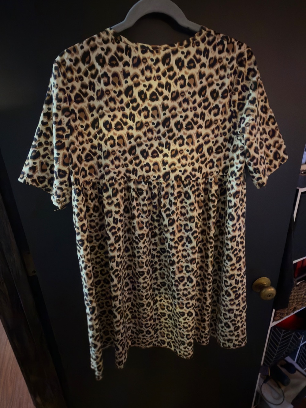 Leopard Print V-Neck Midi Dress ๐บ - Picture 6 of 6